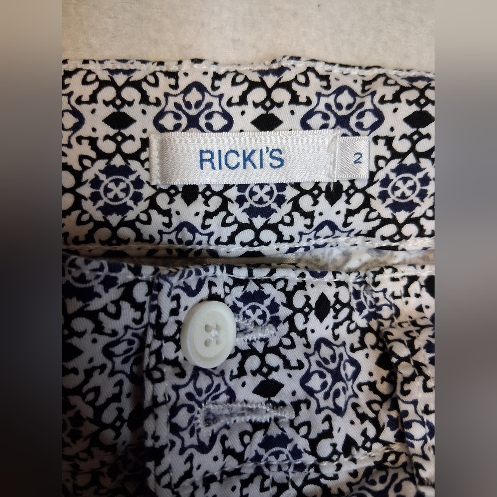 4/20$ ➡️ Ricki's Navy and White Patterned Shorts - Picture 3 of 3